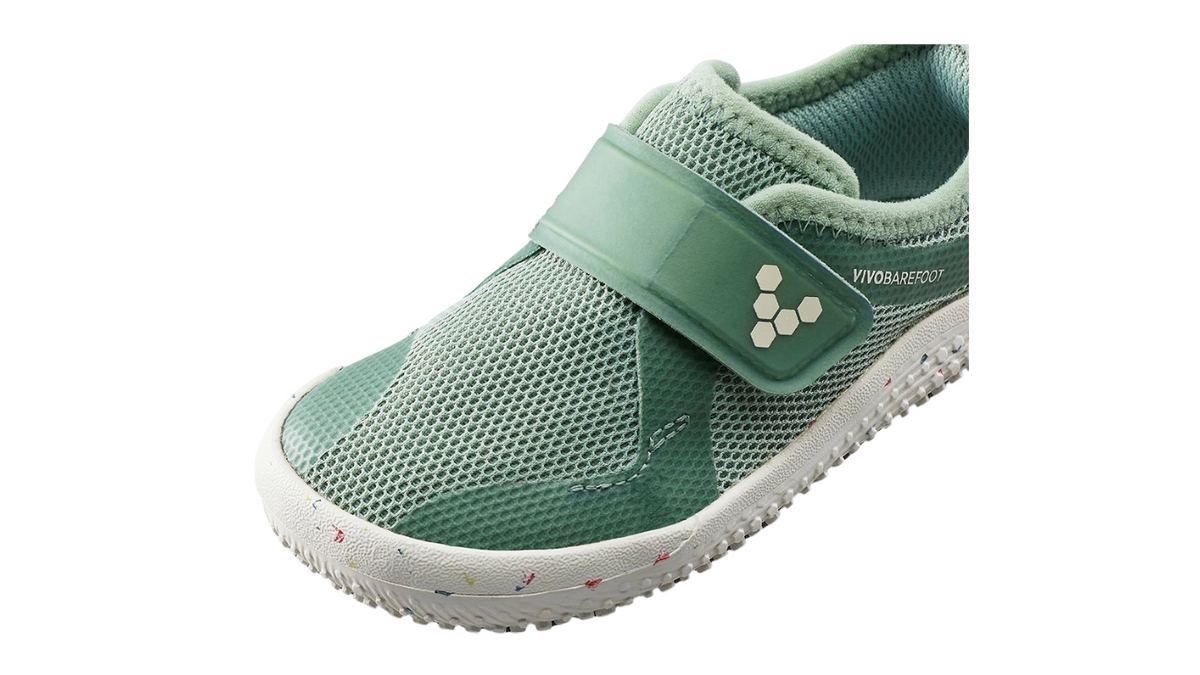 Barfußschuh für Kinder, geschlossene Zehen und geschlossener Fersenbereich, Klettverschluss, flexible Sohle, Einzelschuh, Detailansicht Zehenbereich