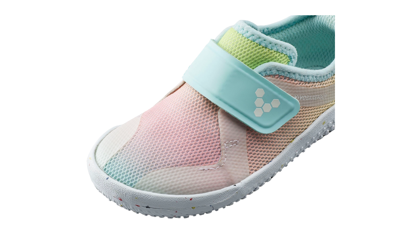 Barfußschuh für Kinder, geschlossene Zehen und geschlossener Fersenbereich, Klettverschluss, flexible Sohle, Einzelschuh, Detailansicht Zehenbereich
