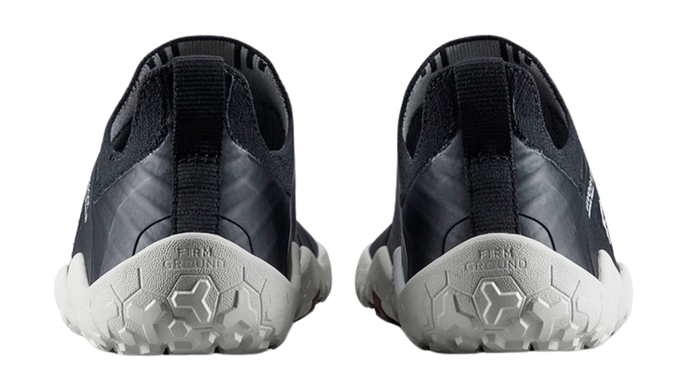 Barfußschuh mit Schnellverschluss, breite Zehenbox, flexible Sohle, geschlossener Fersenbereich, Rückansicht als Paar
