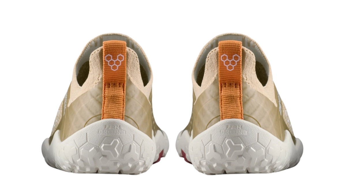 Barfußschuh mit Schnellverschluss, breite Zehenbox, flexible Sohle, geschlossener Fersenbereich, Rückansicht als Paar