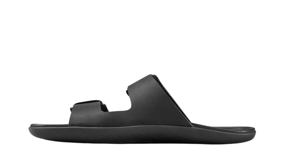 Barfußsandale, offene Zehen und offener Fersenbereich, zwei Riemen mit Schnallen, flexible Sohle, Seitenansicht innen, Einzelschuh