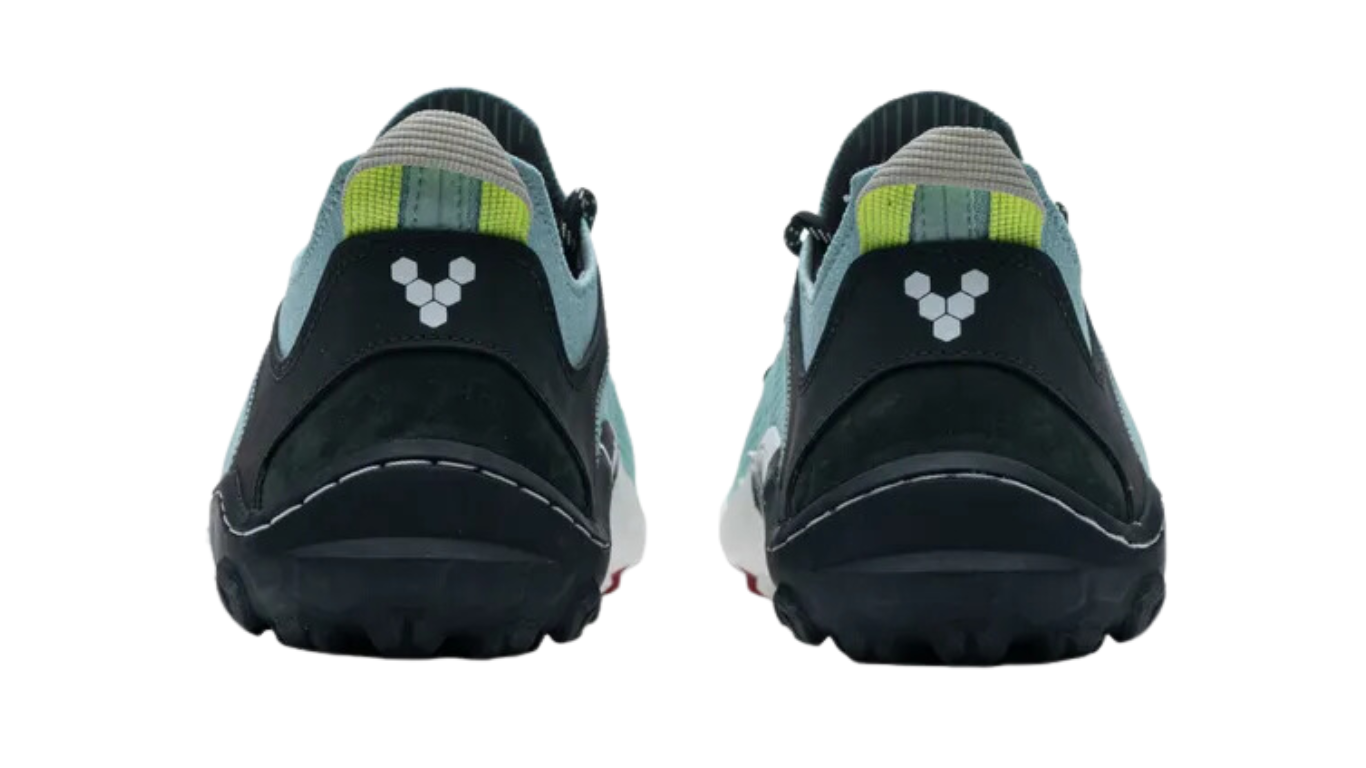 Barfußschuh mit Schnürung, breite Zehenbox, flexible Sohle, flache Sohle, geschlossener Fersenbereich, Rückansicht als Paar