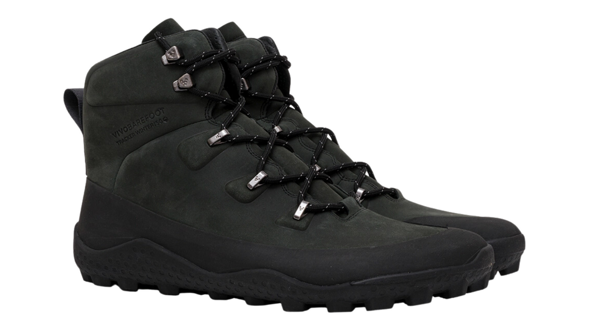 Barfußwinterstiefel mit Schnürung, breite Zehenbox, flexible Sohle, geschlossener Schaft, geschlossener Fersenbereich, schräge Vorderansicht als Paar