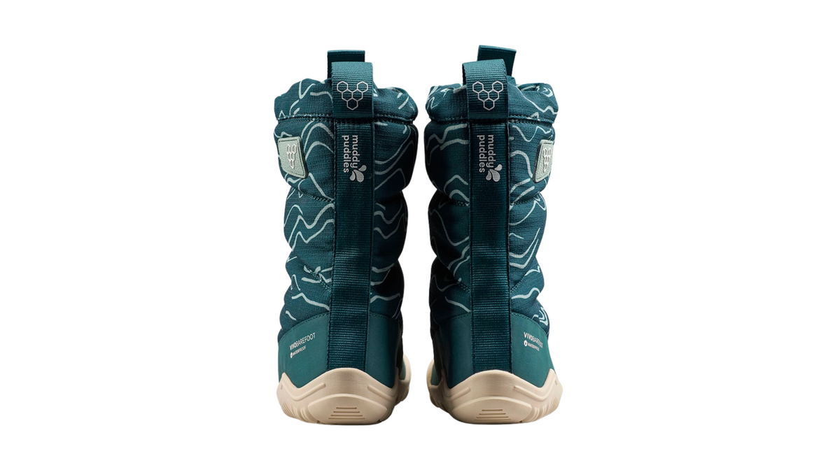 Barfußwinterstiefel, geschlossene Zehen und geschlossener Fersenbereich, Kordelzug am Schaft, profilierte Sohle, Rückansicht, Paar