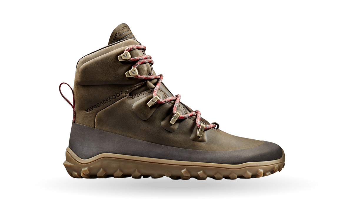 Barfußstiefel mit Schnürung, breite Zehenbox, flexible Sohle, hoher geschlossener Schaft, geschlossener Fersenbereich, Seitenansicht außen, einzelner Schuh
