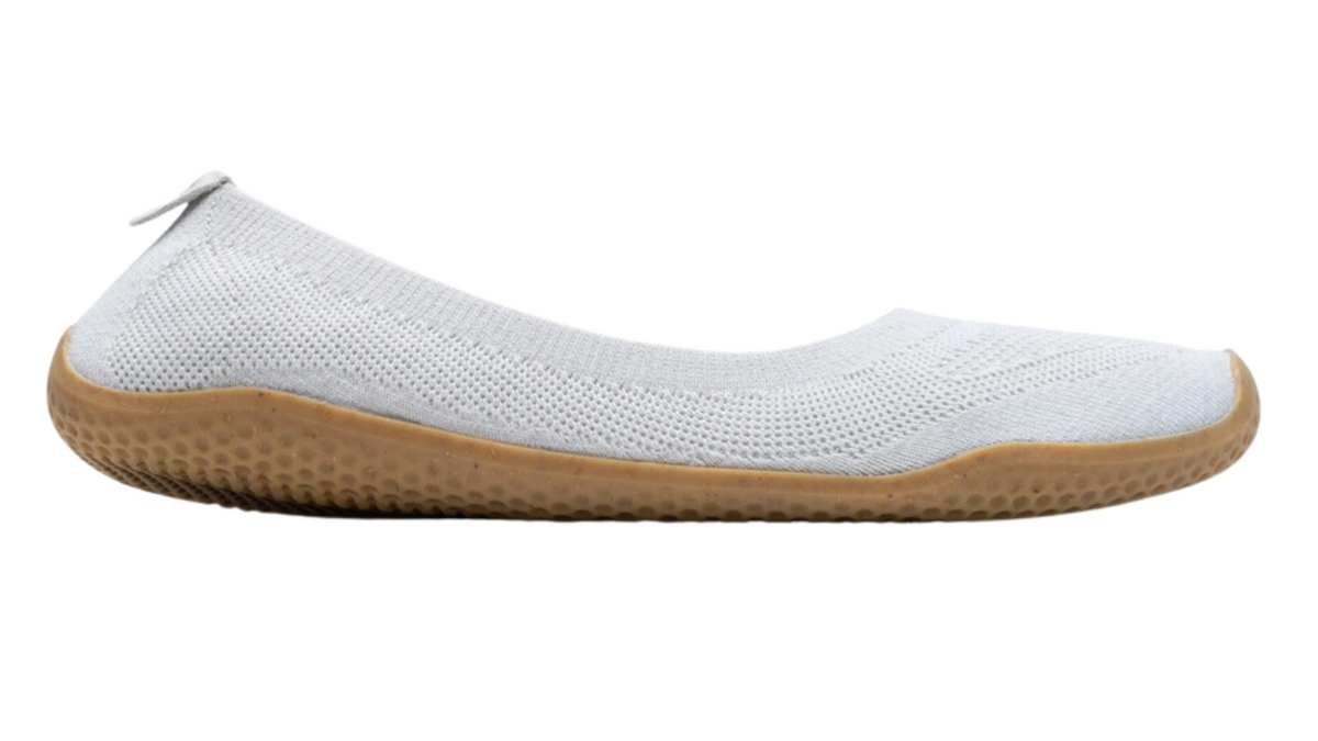 Barfußschuh für Erwachsene ohne Verschluss mit breiter Zehenbox und geschlossenem Fersenbereich, Seitenansicht außen