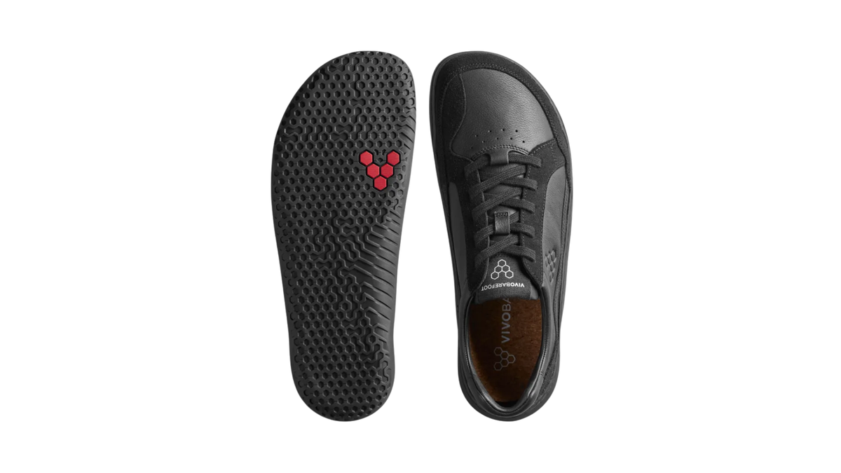 Barfußledersneaker für Erwachsene als Paar mit flexibler Sohle, Schnürung und breiter Zehenbox, Ansicht von unten und oben