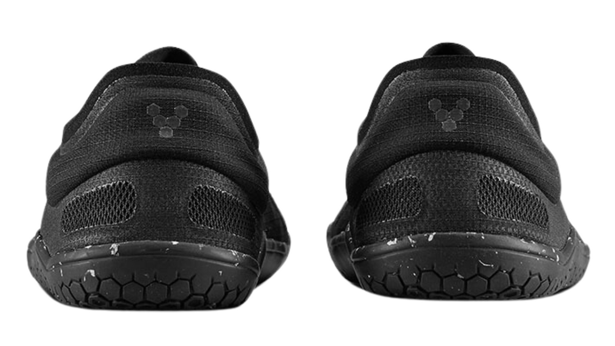 Barfußschuh für Erwachsene mit Schnürung, breiter Zehenbox und geschlossenem Fersenbereich, Rückansicht als Paar
