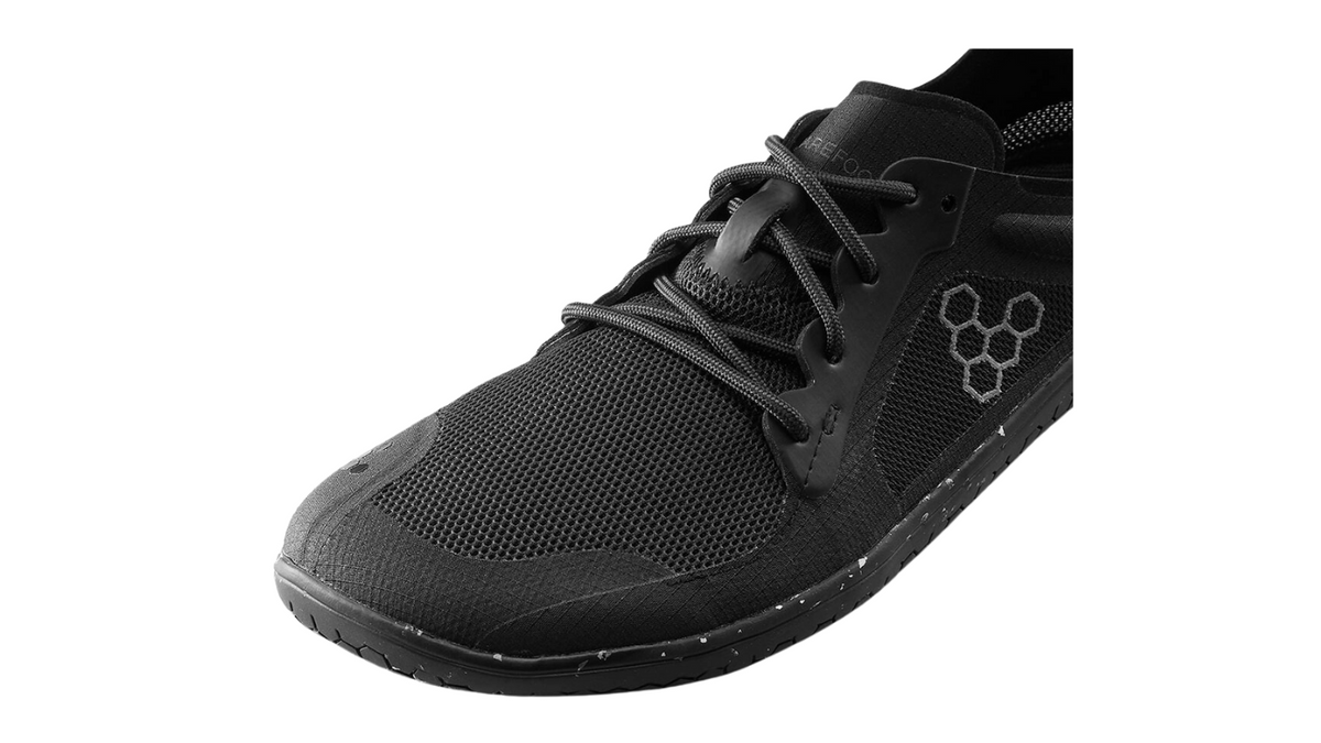 Barfußschuh für Erwachsene mit Schnürung, breiter Zehenbox und geschlossenem Fersenbereich, Detailansicht Zehenbox