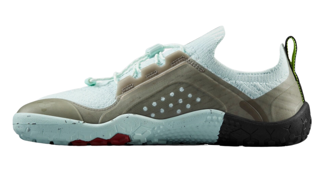 Barfußschuh mit Schnürung, breite Zehenbox, flexible Sohle, geschlossener Fersenbereich, Seitenansicht innen, einzelner Schuh