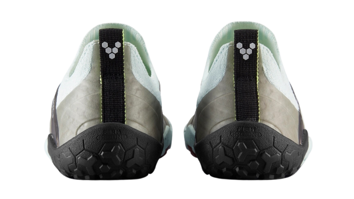 Barfußschuh mit Schnürung, breite Zehenbox, flexible Sohle, geschlossener Fersenbereich, Rückansicht als Paar