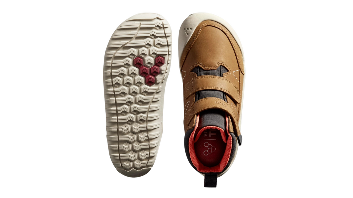 Barfußschuh mit zwei Klettverschlüssen, breite Zehenbox, flexible Sohle, geschlossener Schaft, geschlossener Fersenbereich, Ansicht von unten und Draufsicht