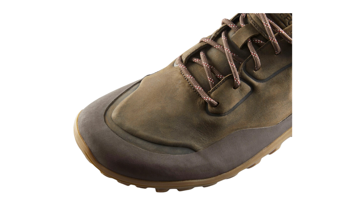 Barfußschuh, geschlossene Zehen und geschlossener Fersenbereich, Schnürung mit Ösen, profilierte Sohle, Einzelschuh, Detailansicht Zehenbereich