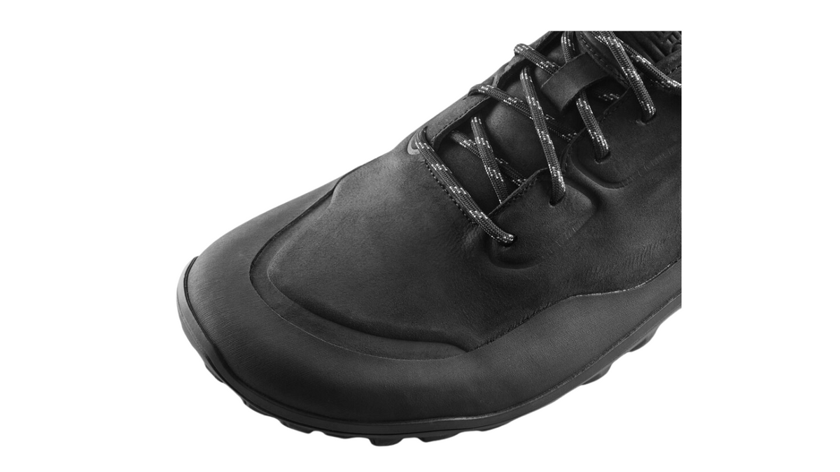Barfußschuh, geschlossene Zehen und geschlossener Fersenbereich, Schnürung mit Ösen, profilierte Sohle, Einzelschuh, Detailansicht Zehenbereich