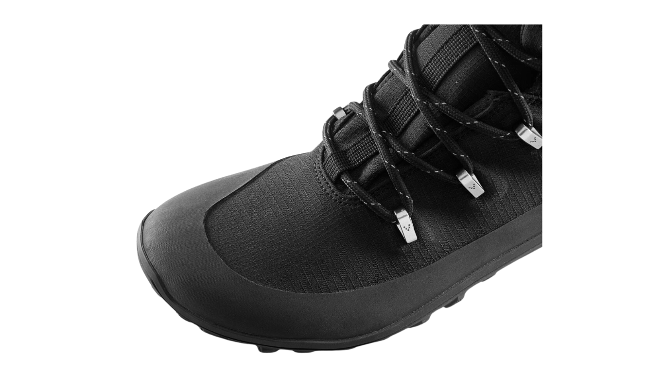 Barfußwanderstiefel, geschlossene Zehen und geschlossener Fersenbereich, Schnürung mit Ösen, profilierte Sohle, Detailansicht Schnürung