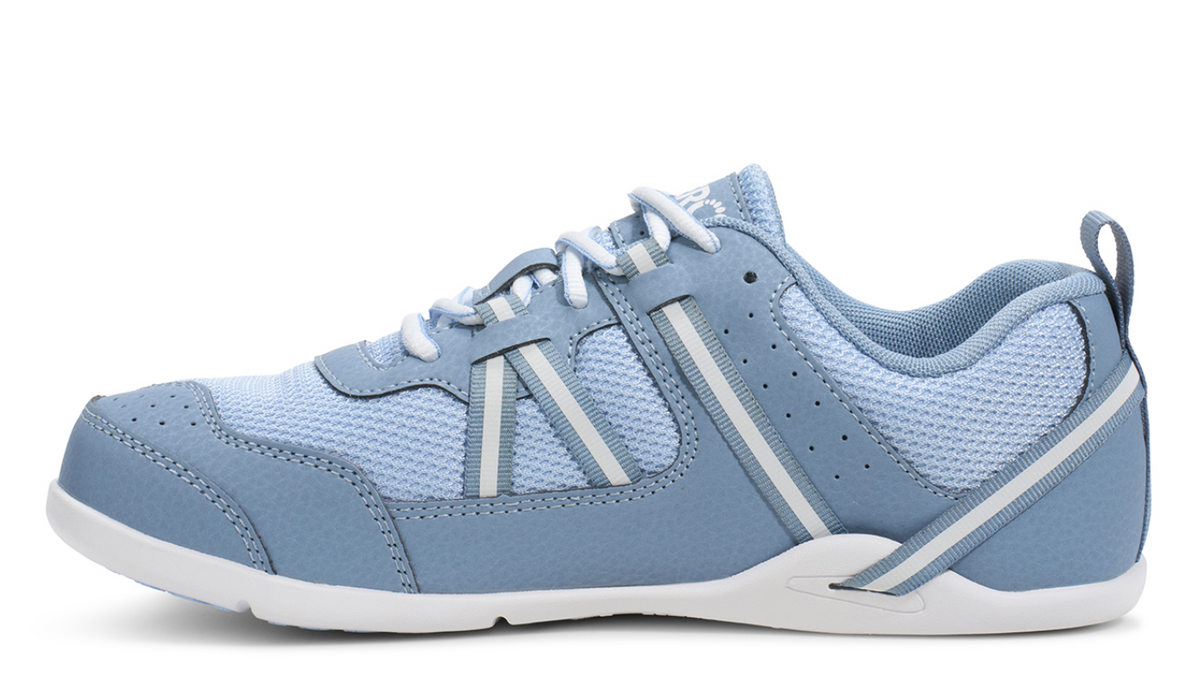 Barfußschuh mit Schnürung, breite Zehenbox, flexible Sohle, geschlossener Fersenbereich, Seitenansicht innen, einzelner Schuh