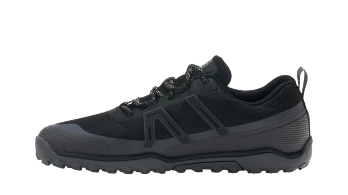 Barfußschuh als Einzelschuh, geschlossene Zehen und geschlossener Fersenbereich, Schnürung, profilierte Sohle, Seitenansicht innen