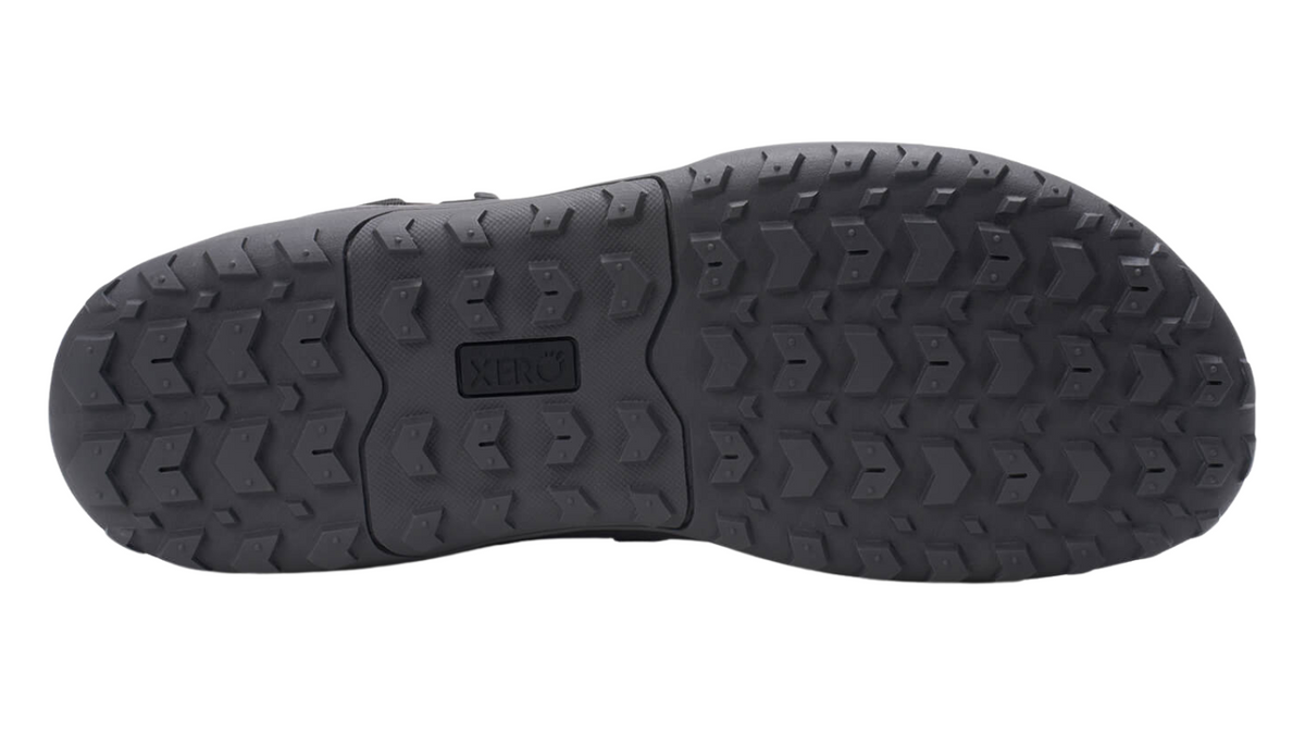 Halbhoher Barfußwanderschuh für Erwachsene als einzelner Schuh, profilierte flexible Sohle, geschlossene Zehen, geschlossener Fersenbereich, Ansicht von unten.