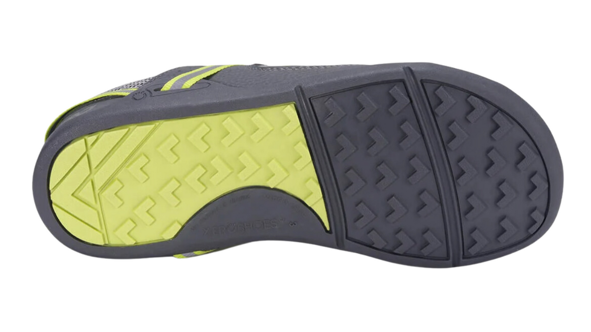 Barfußturnschuh für Kinder als einzelner Schuh, profilierte flexible Sohle, Ansicht von unten.