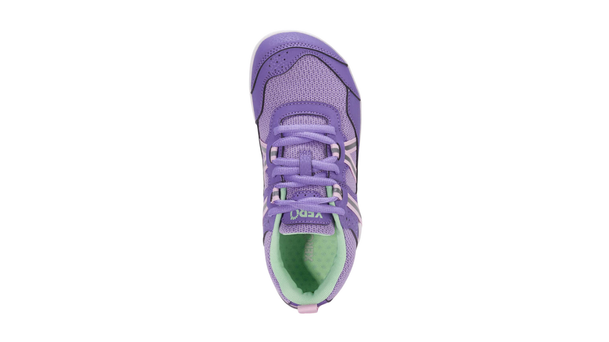 Barfußturnschuh für Kinder als einzelner Schuh, geschlossene Zehen, geschlossener Fersenbereich, Schnürung, Draufsicht.