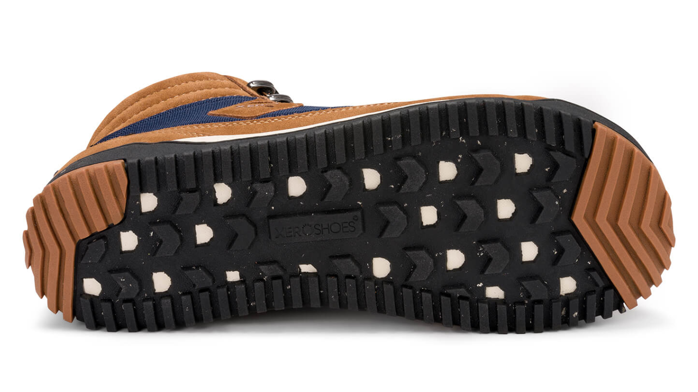 Knöchelhoher Barfußwanderschuh für Erwachsene als einzelner Schuh, profilierte flexible Sohle, Ansicht von unten.