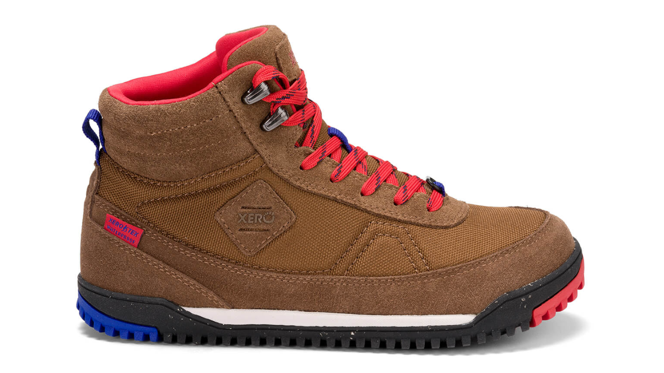 Barfußwanderstiefel, geschlossene Zehen und geschlossener Fersenbereich, Schnürung mit Ösen, profilierte Sohle, Einzelschuh, Seitenansicht außen