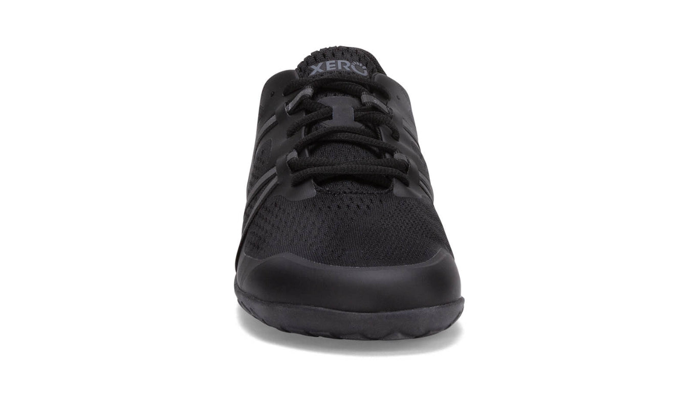 Barfußsportschuh für Erwachsene als einzelner Schuh, geschlossene Zehen, geschlossener Fersenbereich, Schnürung, sVorderansicht.