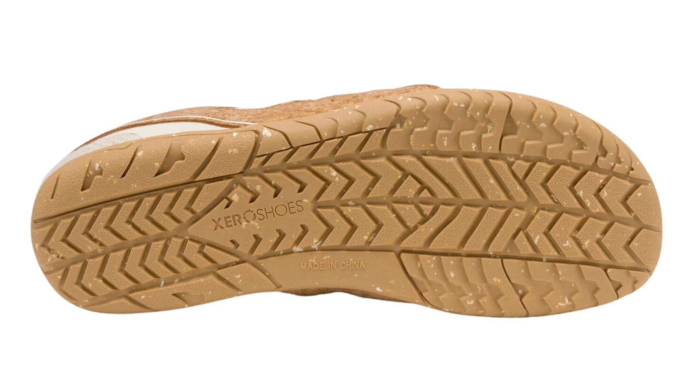 Barfußlaufschuh für Erwachsene als einzelner Schuh, profilierte flexible Sohle, geschlossene Zehen, Ansicht von unten.