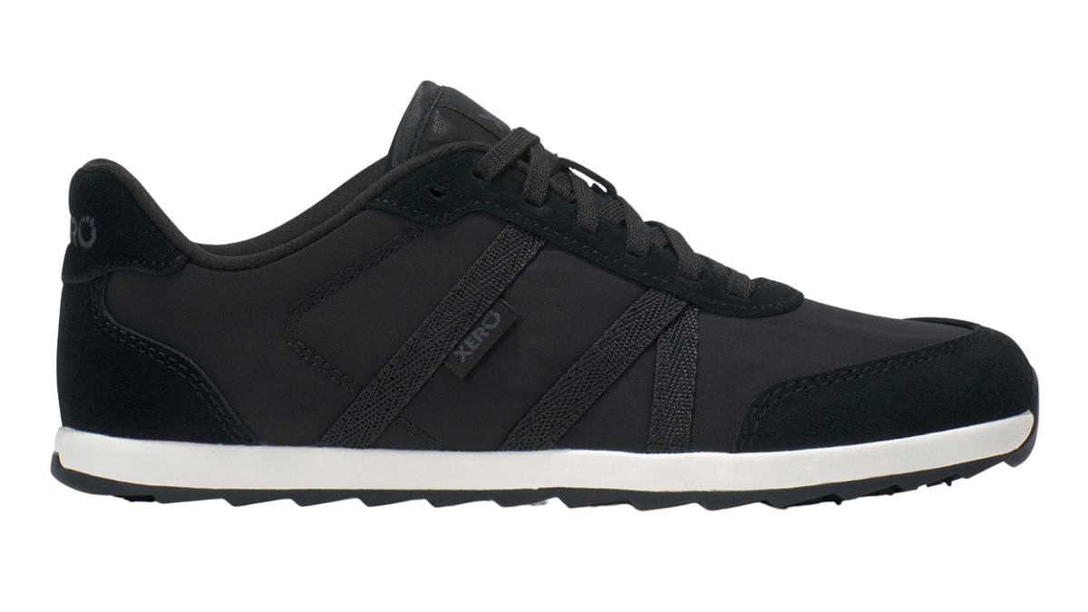 Barfußschuh, geschlossene Zehen und geschlossener Fersenbereich, Schnürung, profilierte Sohle, Einzelschuh, Seitenansicht außen