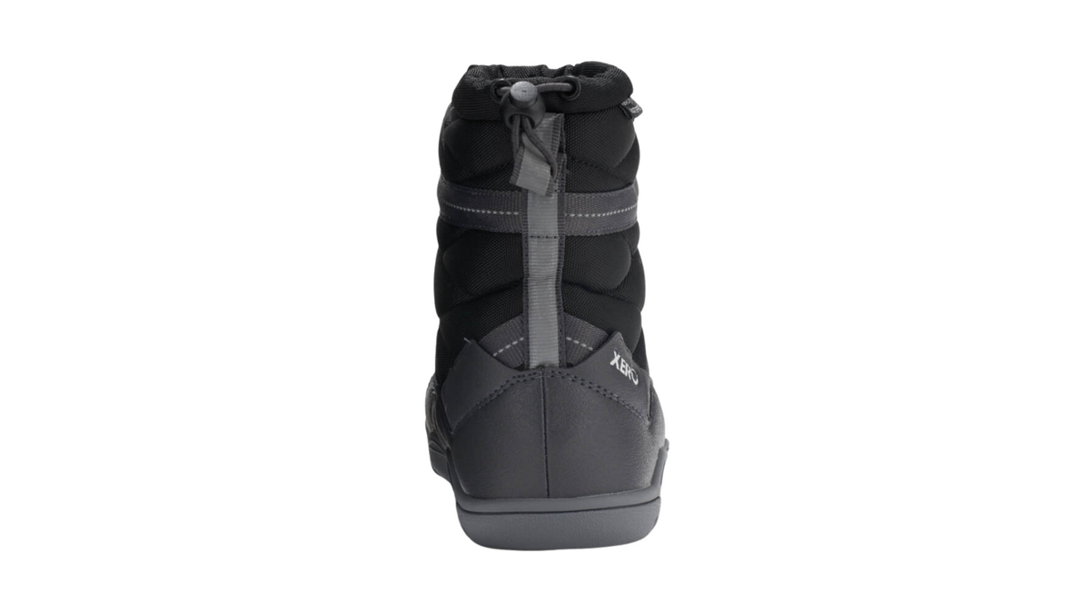 Barfußwinterstiefel als Einzelschuh, geschlossene Zehen und geschlossener Fersenbereich, Schnürung mit Kordelzug, profilierte Sohle, Rückansicht