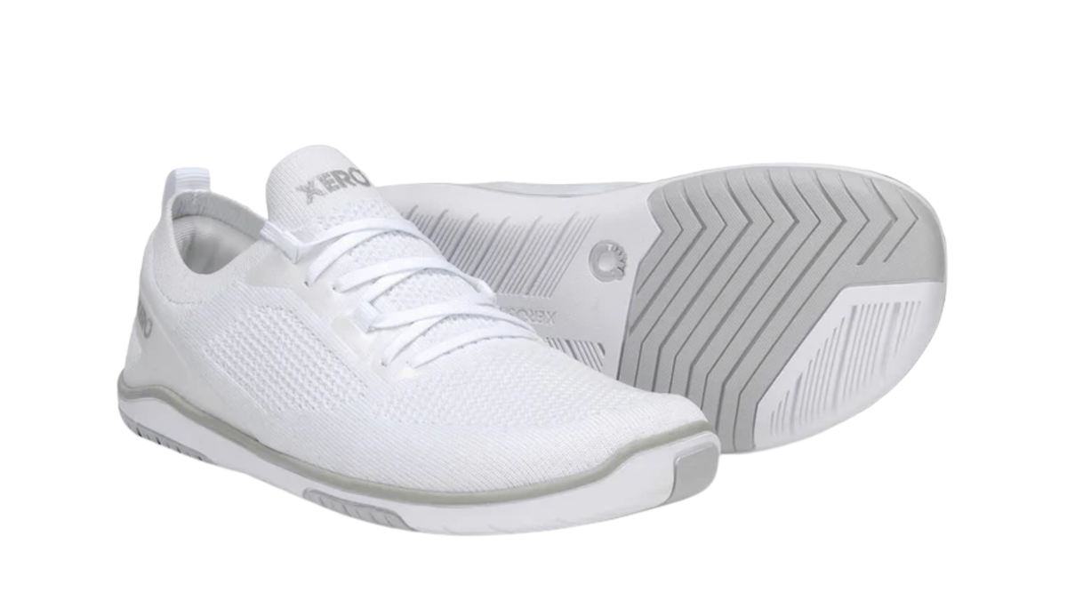Barfußschuh, geschlossene Zehen und geschlossener Fersenbereich, Schnürung, flexible Sohle, schräge Vorderansicht und Ansicht von unten