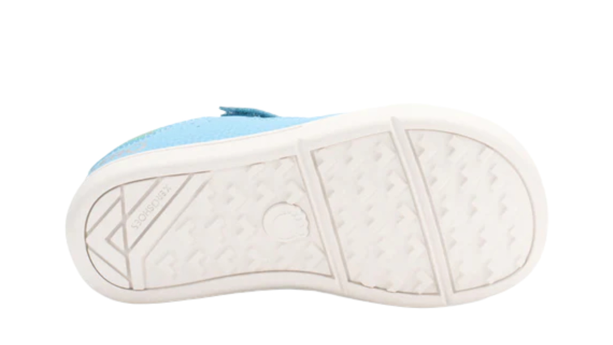 Barfußschuh für Kinder als Einzelschuh, geschlossene Zehen und geschlossener Fersenbereich, Klettverschluss und Schnürung, flexible Sohle, Ansicht von unten
