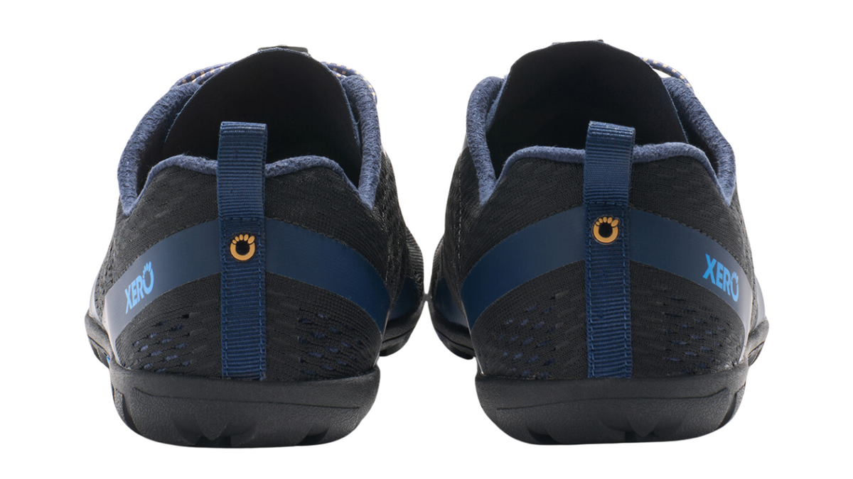 Barfußschuh mit Schnellschnürung, breite Zehenbox, flexible Sohle, geschlossener Fersenbereich, Rückansicht als Paar