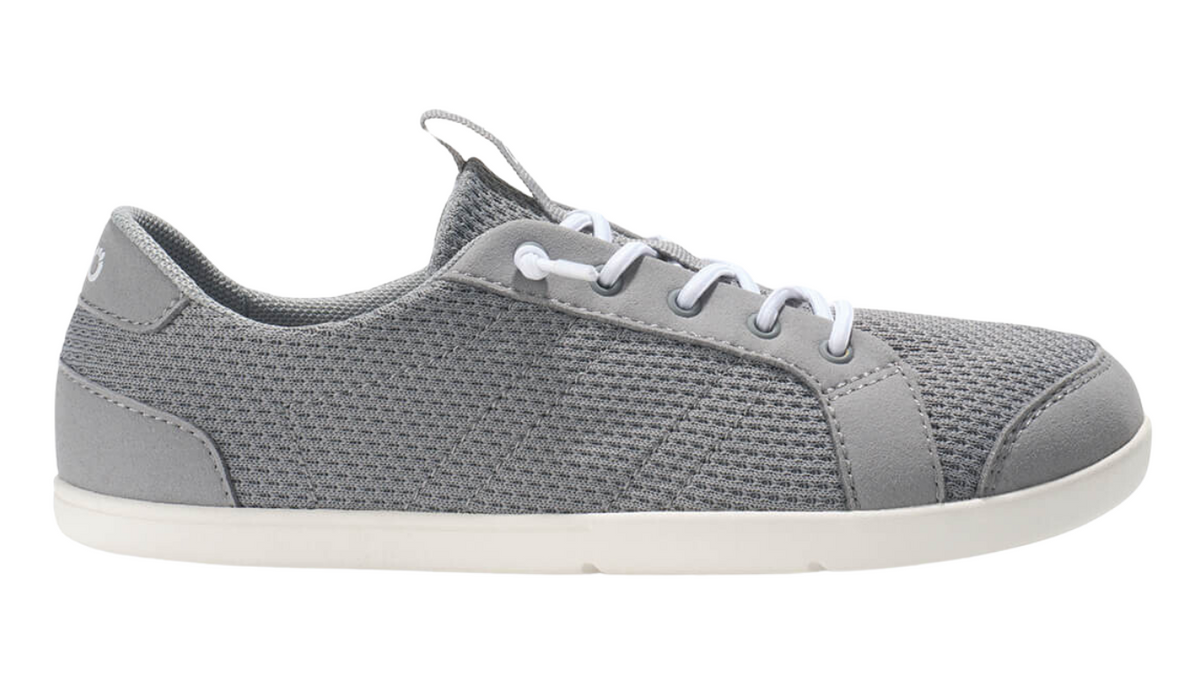 Barfußschuh mit Schnürung, breite Zehenbox, flexible Sohle, geschlossener Fersenbereich, Seitenansicht außen, einzelner Schuh