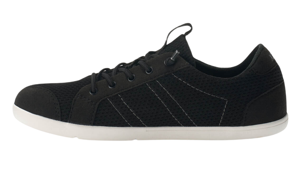 Barfußschuh mit Schnürung, breite Zehenbox, flexible Sohle, geschlossener Fersenbereich, Seitenansicht innen, einzelner Schuh