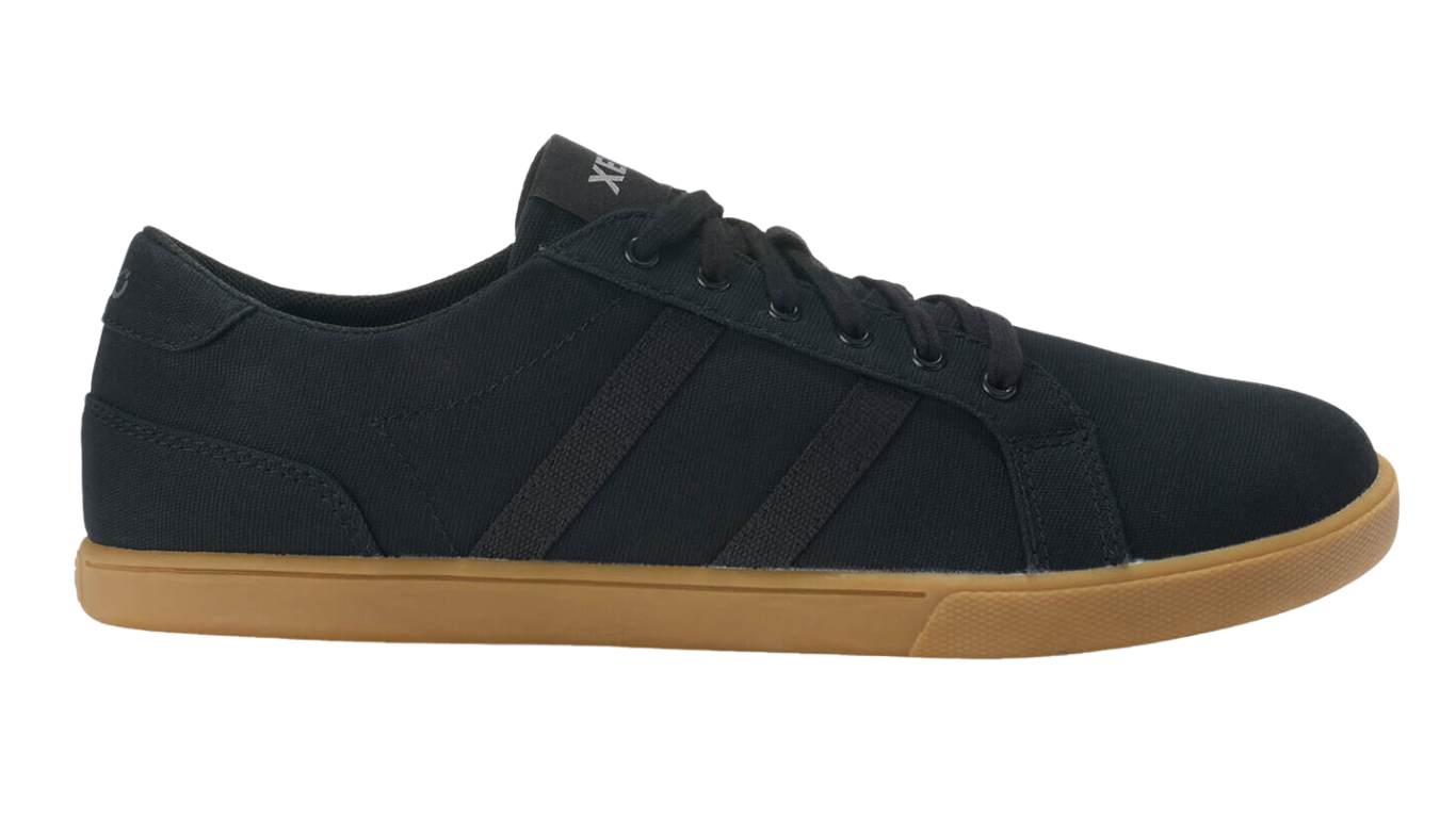 Barfußschuh mit Schnürung, breite Zehenbox, flexible Sohle, geschlossener Fersenbereich, Seitenansicht außen, einzelner Schuh