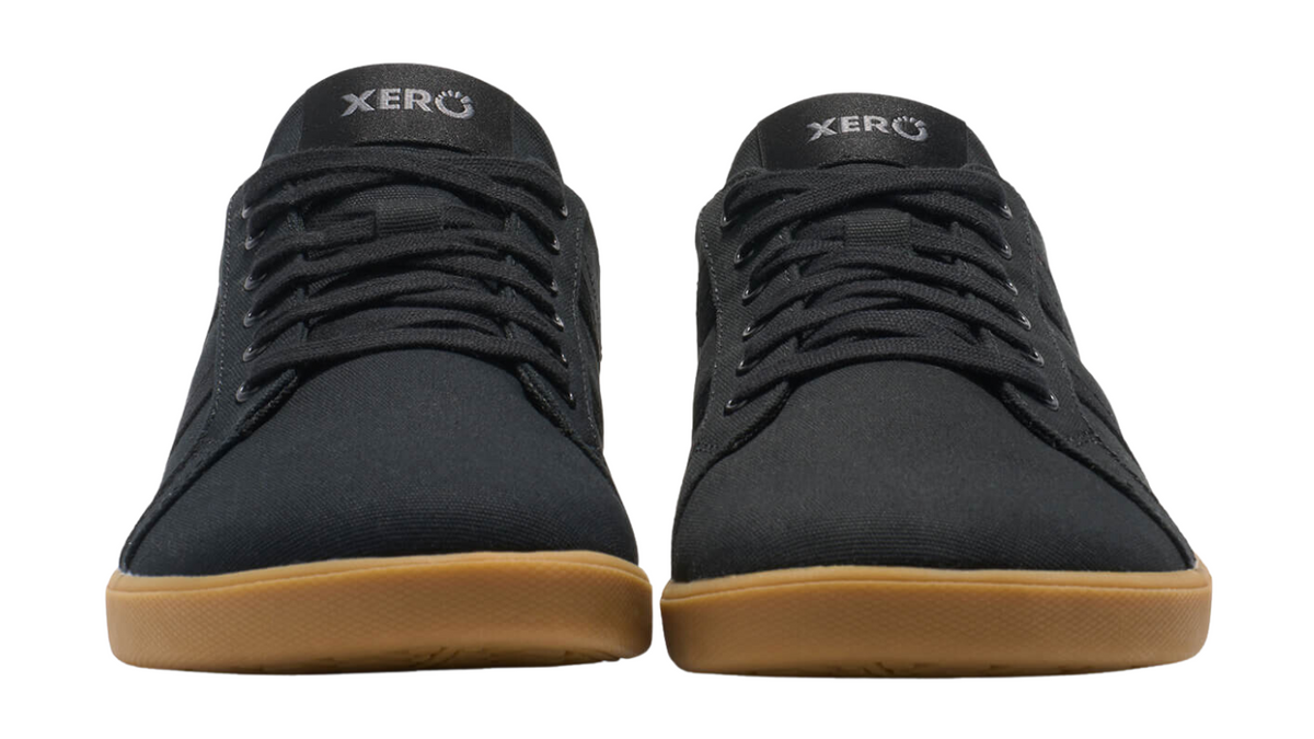 Barfußschuh mit Schnürung, breite Zehenbox, flexible Sohle, geschlossener Fersenbereich, Vorderansicht als Paar