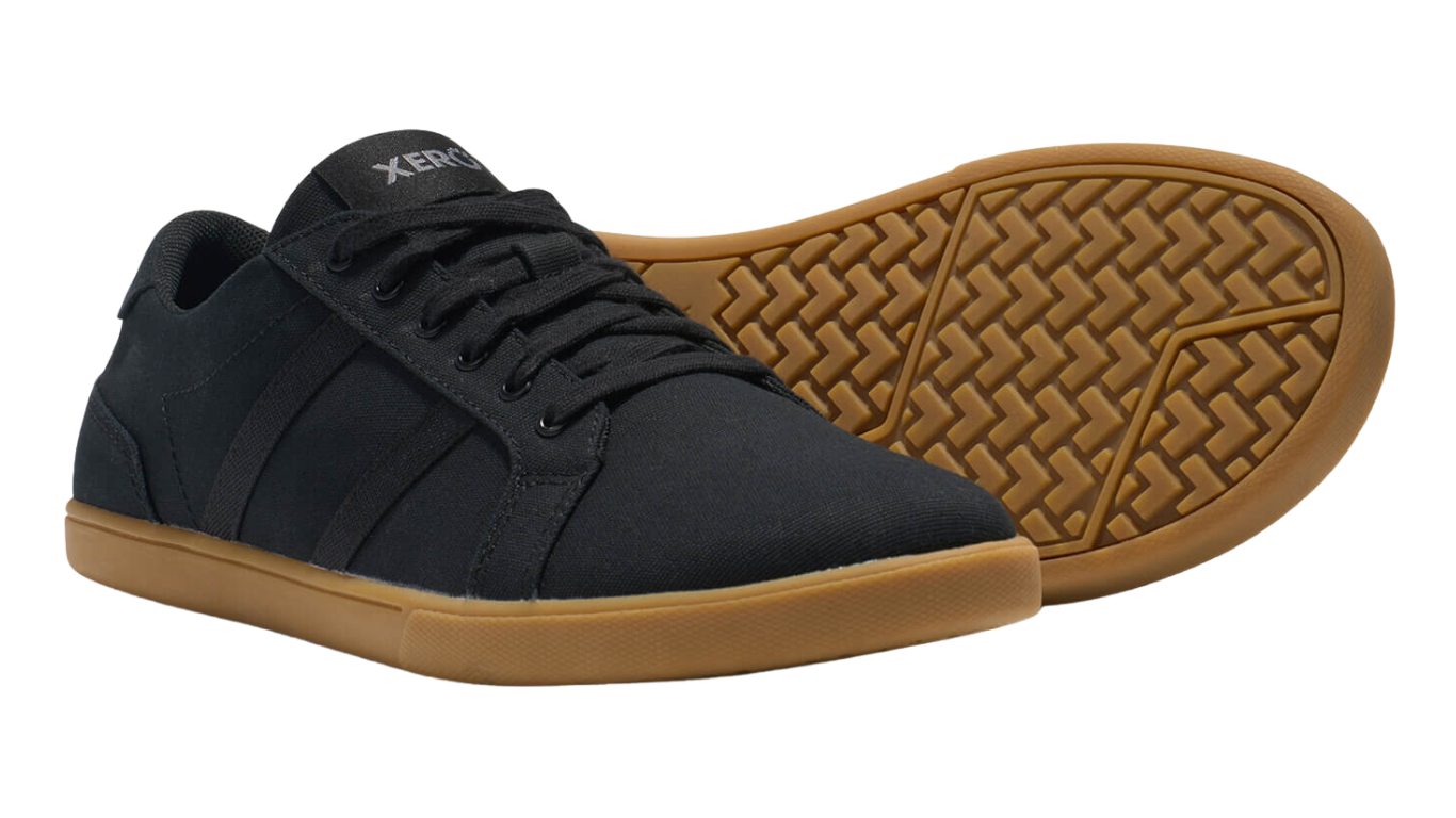 Barfußschuh mit Schnürung, breite Zehenbox, flexible Sohle, geschlossener Fersenbereich, schräge Vorderansicht und Ansicht von unten
