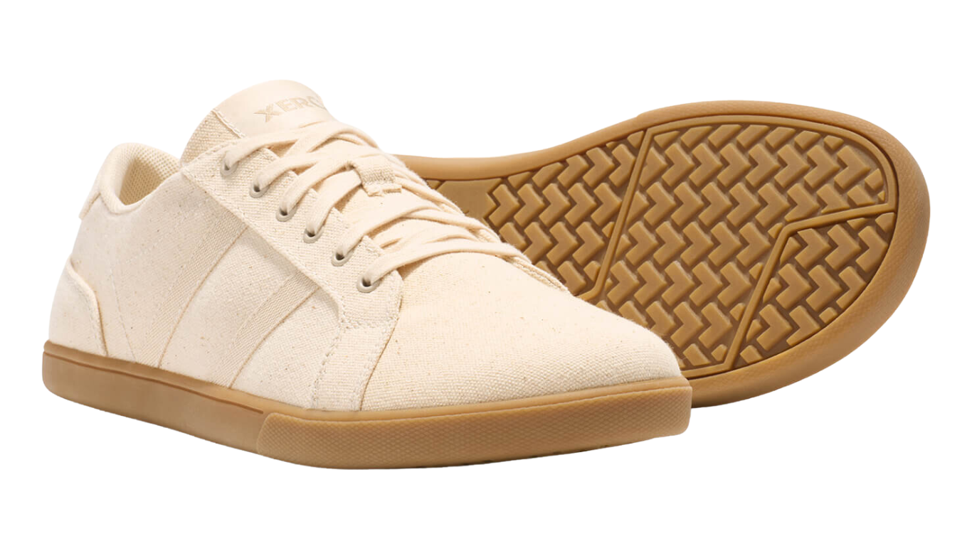 Barfußschuh mit Schnürung, breite Zehenbox, flexible Sohle, geschlossener Fersenbereich, schräge Vorderansicht und Ansicht von unten