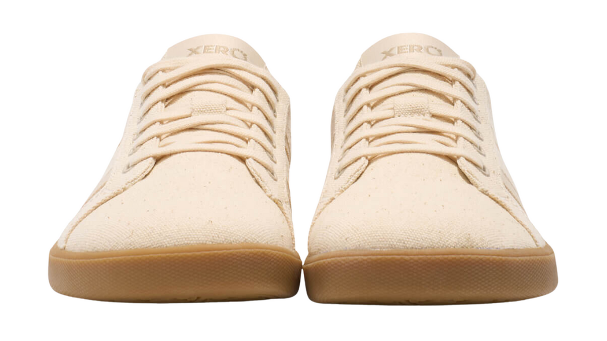 Barfußschuh mit Schnürung, breite Zehenbox, flexible Sohle, geschlossener Fersenbereich, Vorderansicht als Paar