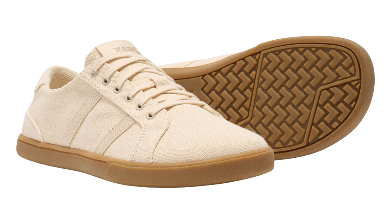 Barfußschuh mit Schnürung, breite Zehenbox, flexible Sohle, geschlossener Fersenbereich, schräge Vorderansicht und Ansicht von unten