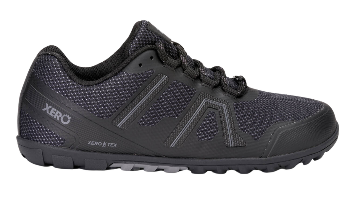 Barfußschuh mit Schnürung, breite Zehenbox, flexible Sohle, geschlossener Fersenbereich, Seitenansicht außen, einzelner Schuh