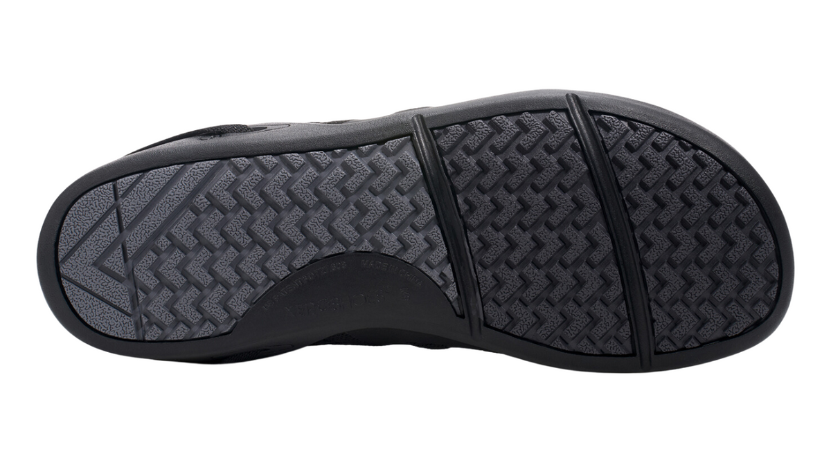 Barfußschuh mit Schnürung, breite Zehenbox, flexible Sohle, geschlossener Fersenbereich, Ansicht von unten