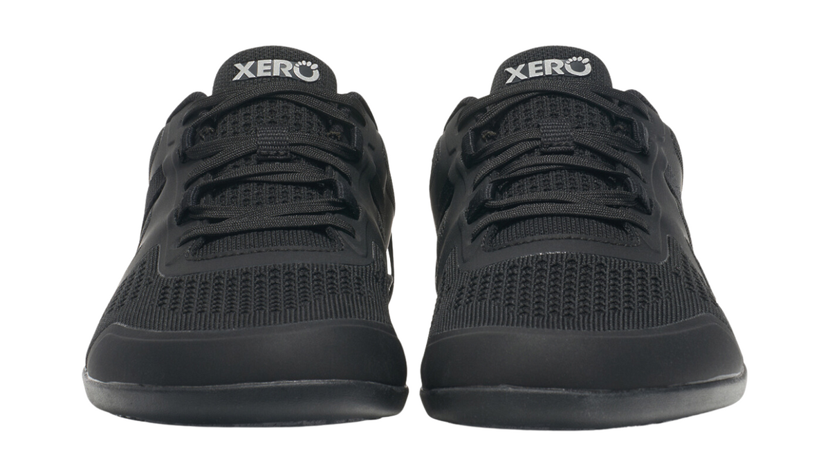 Barfußschuh mit Schnürung, breite Zehenbox, flexible Sohle, geschlossener Fersenbereich, Vorderansicht als Paar