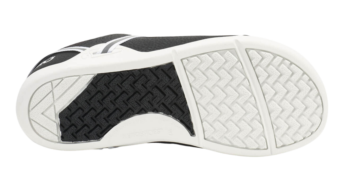 Barfußschuh mit Schnürung, breite Zehenbox, flexible Sohle, geschlossener Fersenbereich, Ansicht von unten