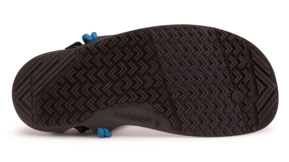 Barfußsandale mit flexibler Sohle, breite Sohlenform im Vorfußbereich, Ansicht von unten, einzelner Schuh