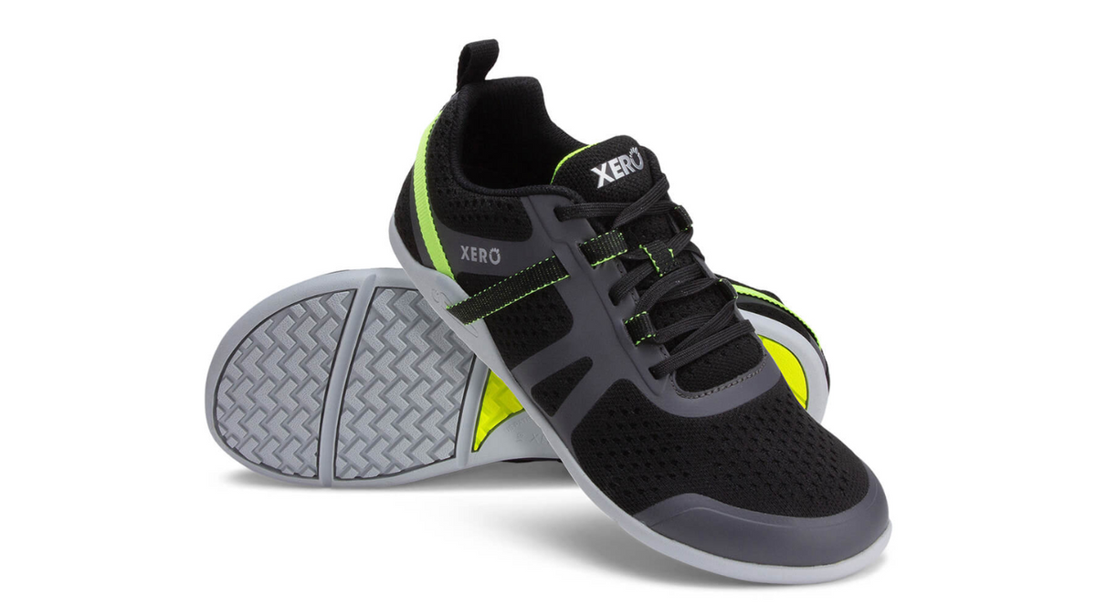 Barfußschuh mit Schnürung, breite Zehenbox, flexible Sohle, geschlossener Fersenbereich, schräge Vorderansicht und Ansicht von unten