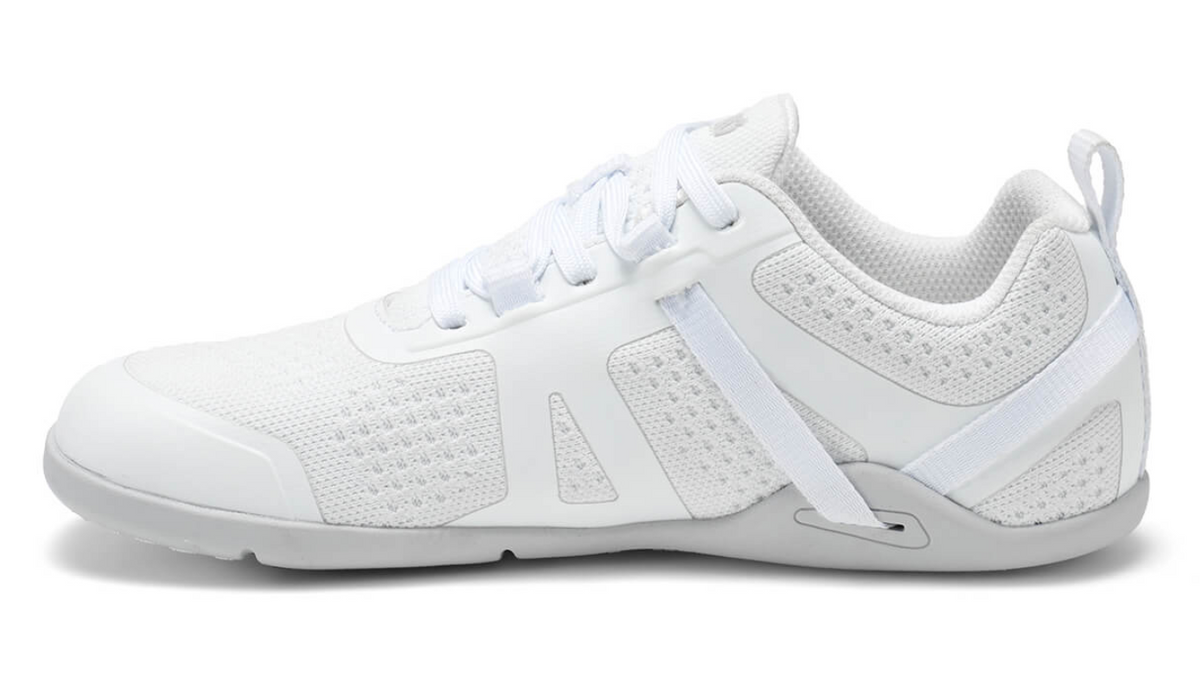 Barfußschuh mit Schnürung, breite Zehenbox, flexible Sohle, geschlossener Fersenbereich, Seitenansicht innen, einzelner Schuh