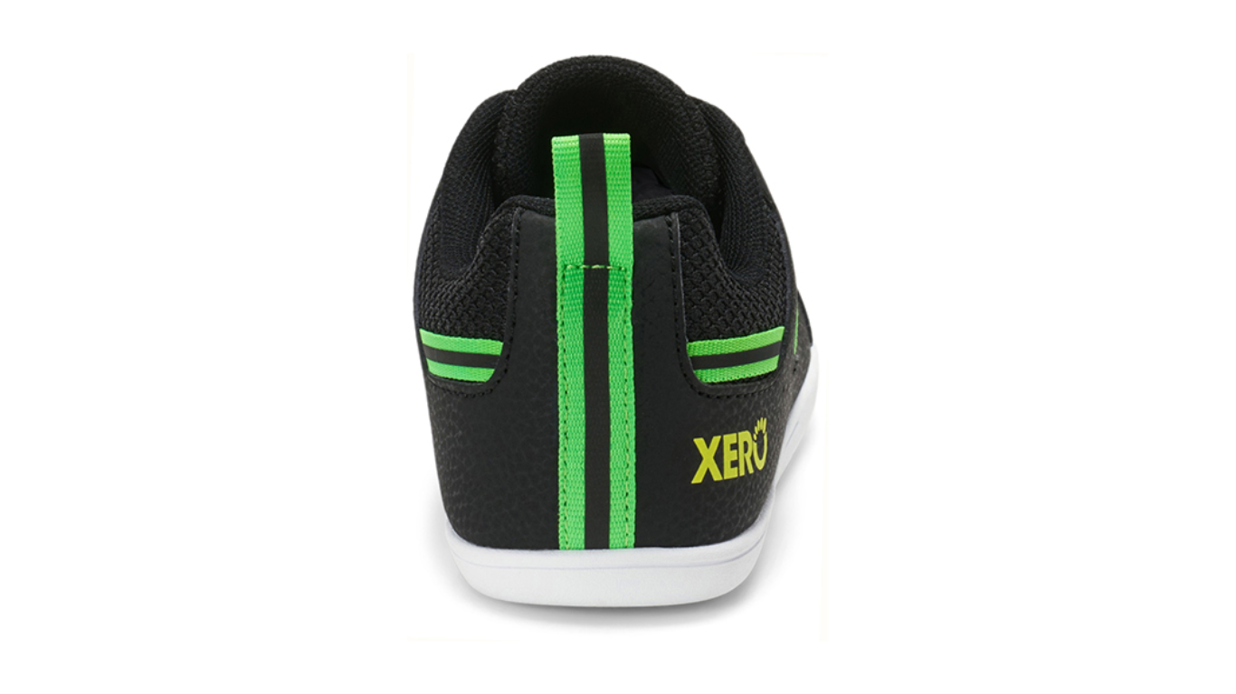 Barfußturnschuh für Kinder als einzelner Schuh, geschlossener Fersenbereich, Rückansicht.