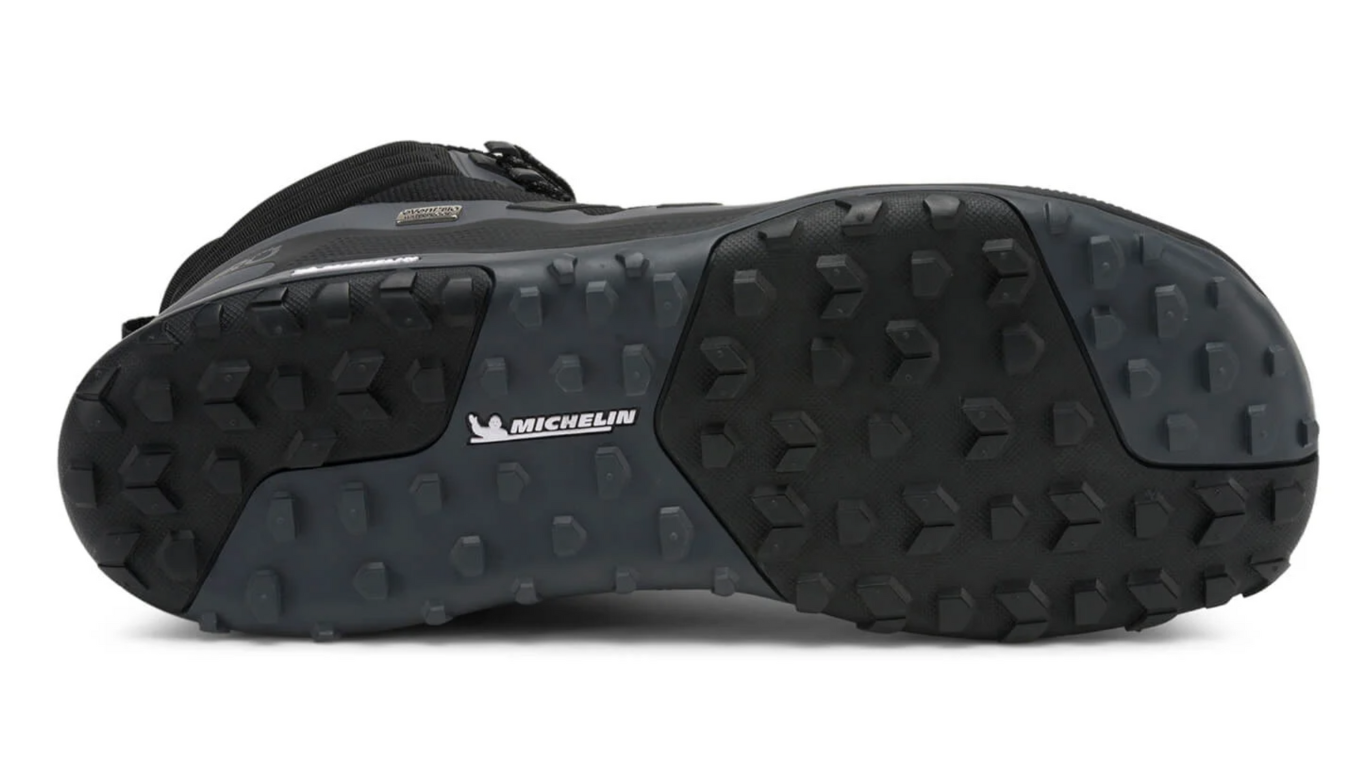 Knöchelhoher Barfußwanderschuh für Erwachsene als einzelner Schuh, profilierte flexible Sohle, Ansicht von unten.